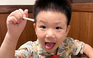 蔡波能開金口唱歌「大落拍」！蔡阿嘎笑：可以照著拍子嗎