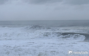 布拉萬超威！離台2千公里仍不容小覷 4地恐掀「極大浪」把船淹沒