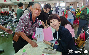 「亭‧看聽！妃常女力陳亭妃」  陳亭妃首場簽書會大爆場