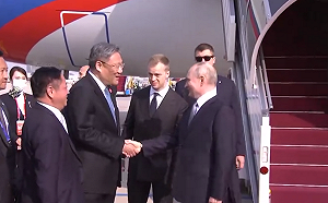 普丁抵北京 訪華前酸西方領袖是「臨時工」 舔習大帝是「世界公認領導者」