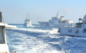 角色互換！中國海警控日本「鶴丸」、海保巡視船闖「釣魚島領海」