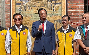 「柯郭合」有望？ 郭董好心情喊「柯文哲是熟識老朋友」