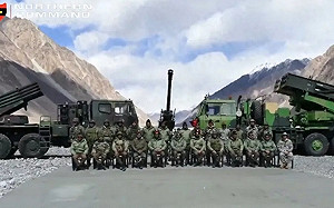 學哈瑪斯「飽和攻擊」? 中印邊界印軍十多門火箭砲齊發 解放軍20火砲營應變