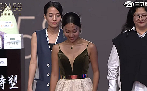 金鐘58》楊富江深V禮服走紅毯！疑採到裙襬險摔倒