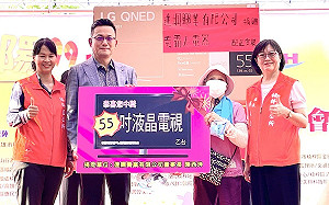 楠梓區公所歡慶重陽佳節   市政顧問陳西坤贊助大獎同樂