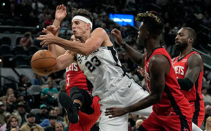 傷癒復出受肯定　馬刺2年3500萬續約Collins