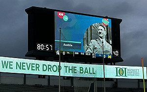 踩禁忌紅線！美式足球比賽前 螢幕竟出現希特勒照片 密州大道歉了