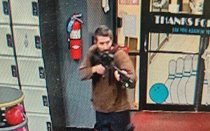 (影)美國緬因州餐廳保齡球館槍擊案至少22死！警公布在逃嫌犯畫面