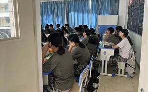 698學生集體退學! 開學一個多月教室內竟沒老師 學校硬掰「數位化學習」