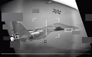 (影)距離3公尺！殲-11夜間攔截B-52 美痛批：不安全、不專業、糟糕的飛行技術