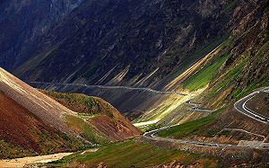 台旅團新疆遇死亡車禍 海基會：1死1昏迷2骨折、未違禁團令 