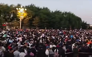 中央、民間兩樣情! 李克強家屬要驗屍 中國只想從速火化 民眾哀悼排山倒海