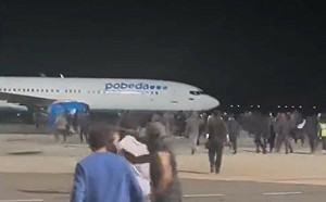 (影) 達吉斯坦機場暴動! 傳猶太難民抵達 居民與鎮暴警察衝突 班機急改降