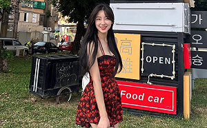 「最強外掛」安芝儇驚喜現身南台灣！激短裙「大秀美腿」網暴動