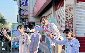 洪慈庸現身陪同拜票 謝子涵：會延續洪姐姐爭取的建設