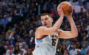 Jokic生涯第107次大三元追平詹皇！