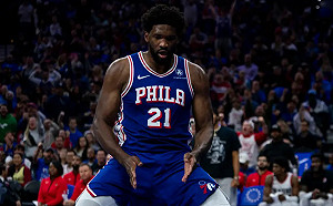 (影)Joel Embiid「空幹」動作　NBA罰113萬台幣