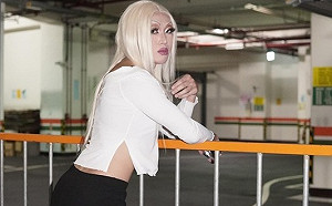 黃大謙變身「金髮辣妹」公開徵友！阿滴「親回1字」網驚：是真愛