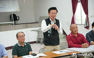 郭國文遠赴南化關山里 說明爭取7000萬修復山路