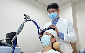 沒有副作用！醫曝「rTMS」憂鬱症新解方：免吃藥即可改善症狀