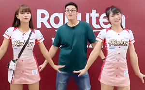 Joeman同框樂天女孩「性感尬舞」！表情超有戲   網笑：這男人太狠了