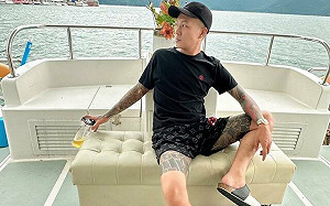 鳳梨應酬遇舊愛！小姐是「國中暗戀對象」  心聲：尷尬