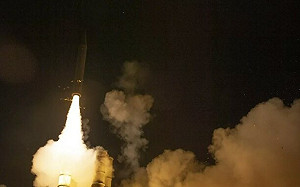 (影)人類史上首次太空戰鬥！ 以色列｢飛箭｣在大氣層外擊落彈道飛彈