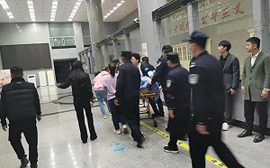 關門、放狗! 雲南律師手機被偷與法警爭執 竟被拖到「小黑屋」後心臟病發