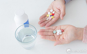 與海關聯手查緝快遞郵包！食藥署：網路買賣藥物  最高可罰5千萬