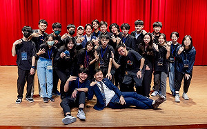 合照超過35分鐘！賴清德台語對談成大學弟妹 他超嗨「幫母親要到時隔八年的簽名」