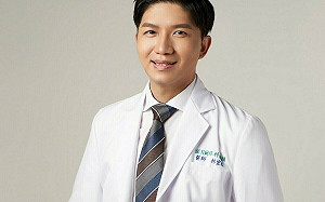 飛蚊症無藥可治 「國師」唐綺陽雷射治療 ！專醫：勿輕忽 嚴重恐失明 