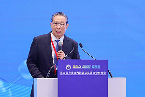 鍾南山警告「新冠小高峰」 籲老年人接種二代疫苗