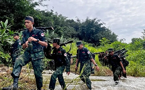 緬甸大混戰  敏昂來軍政府分身乏術   地方武裝最強的「他」也加入