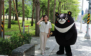 (影)高市府發言人周璟瑜攜手「高雄熊」拍攝交通安全短片