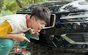 二伯弟新車「被狗咬破洞」！慘況曝光網笑：牙齒也太硬