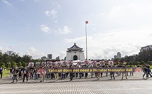 專論》 克服傷痛書寫苦難記憶    呂昱出版《消逝的難民營牛肉麵》  