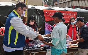 秋冬送暖 新北勞工局關懷外籍漁工