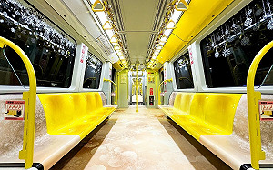 搶搭耶誕城開幕！環狀線換裝  「雪粼列車」浪漫雪花超好拍