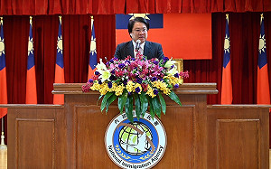 網傳民眾遭情治機關監聽資料 林右昌：認知作戰三分真、七分假　