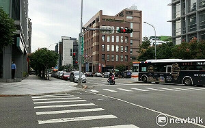 外出帶傘！東北季風增強 專家：北東轉涼有雨