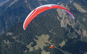 花蓮飛行傘事故！遊客疑安全扣環脫落墜地亡