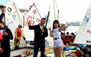 應援愛河水域系列賽   啦啦隊女神李多慧愛上高雄奶茶