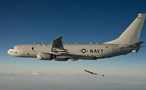 更新》煞「機」不靈? 美P8-A偵察機衝出跑道 墜入夏威夷灣 9人獲救