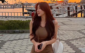 安芝儇激短裙現身南台灣！「逆天長腿」網暈：妳的高雄比較香