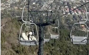 傷亡被蓋牌！北京香山數十纜車撞成一團 多人被摔到半山腰 中國封殺相關訊息 