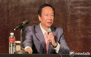 尿遁！侯堅持談六點聲明、民調 郭台銘：我統計學不及格 出去方便一下