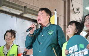綠高層分析民調：藍營支持者還處亢奮 藍白地位互換 