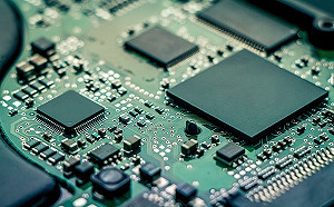 法媒：華為透過獵人頭公司 挖台積電工程師