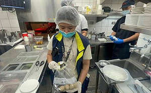 吃大心半熟蛋9人傳不適！新北衛生局稽查了