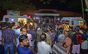 躲雨爆推擠!印度校園演唱會踩踏事故 釀4死逾60傷